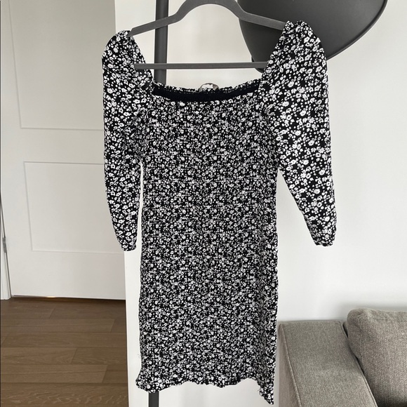 Abercrombie & Fitch Dresses & Skirts - Abercrombie and Fitch Floral Black and White Dress (Size Small)